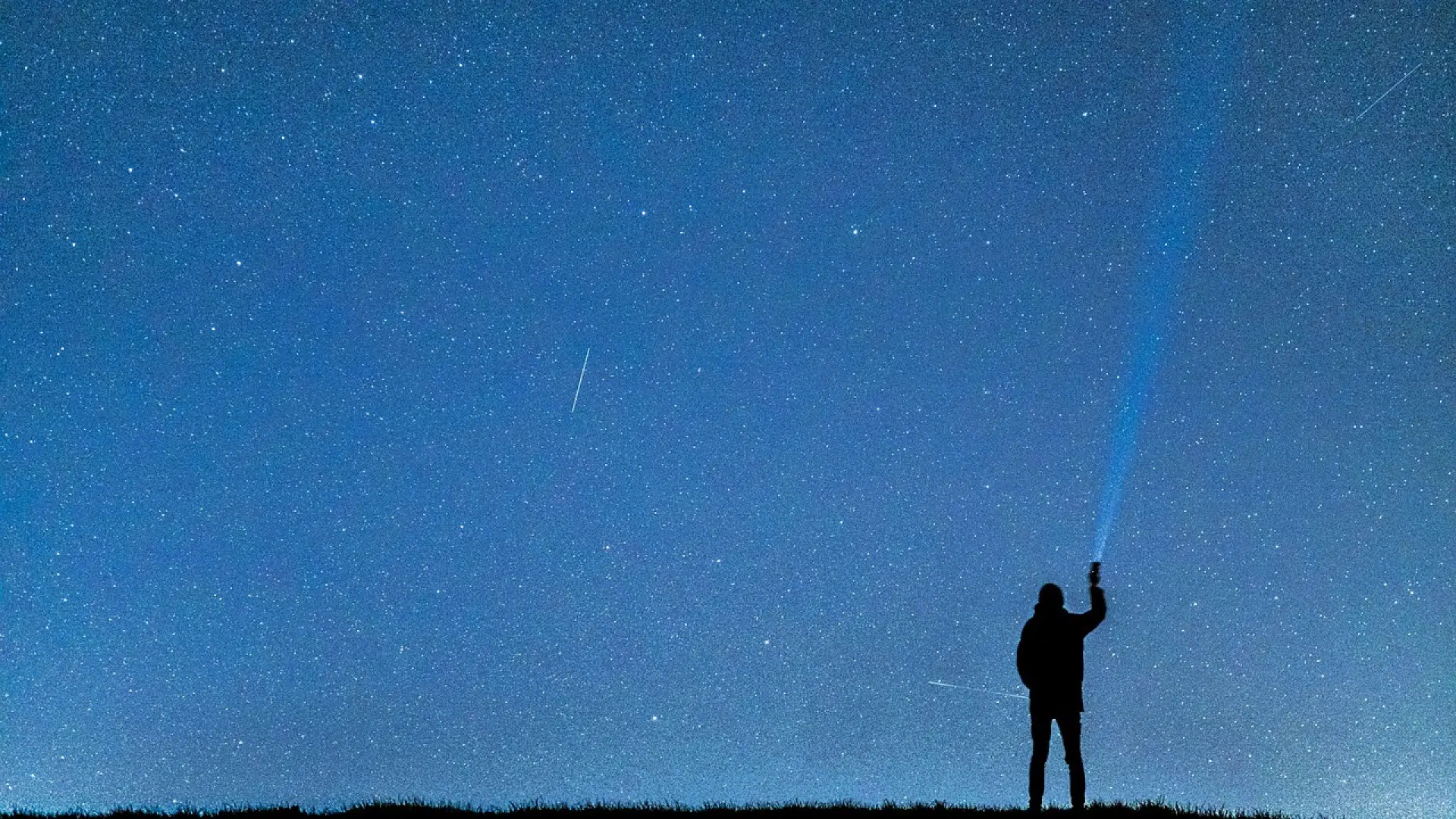 Comment bien choisir sa lampe torche de camping ?