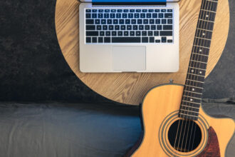 Comment choisir et commander votre instrument de musique en ligne ?