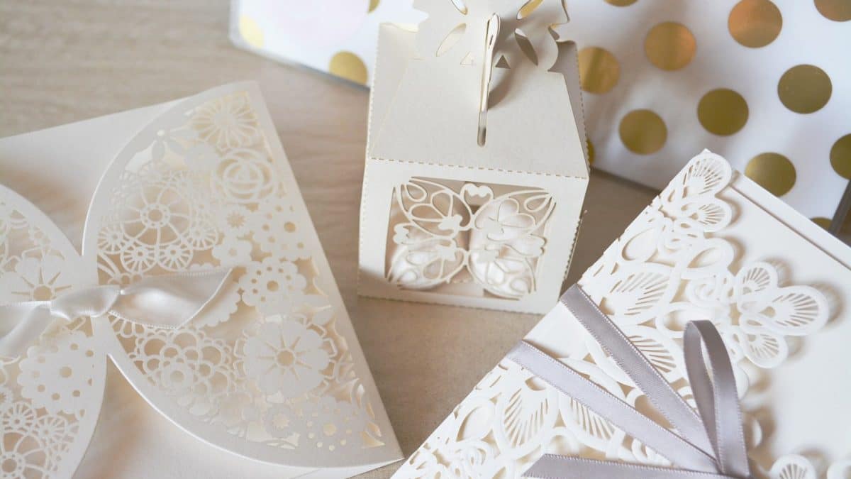 Créez l'originalité pour vos invitations de mariage : astuces et conseils pour une création unique en ligne