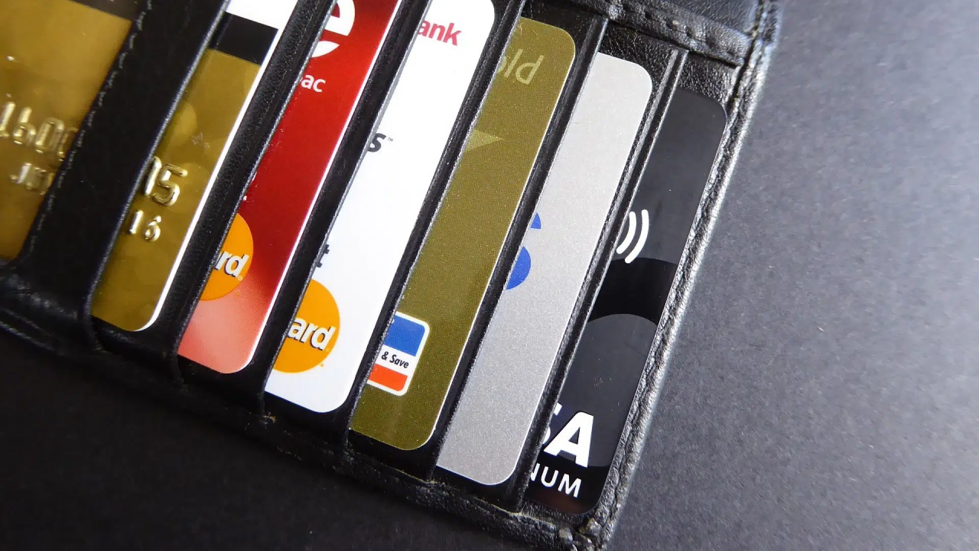 Pourquoi contacter les services clients des banques ?